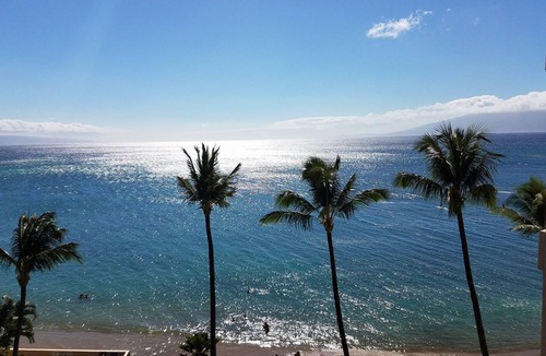 Kahana Hotel | Oceanfront/Beachfront 1200 sq ft 1 bed-2 bath condo
