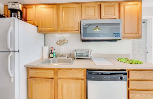 Myrtle Beach Condo | Oceanfront Corner, Low Floor, Ocean Annies, Pools!