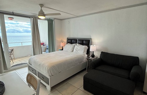 Galt Mile Apartment | Oceanfront Efficiency Escape