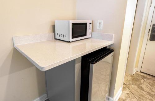Litchfield by the Sea Apartment | Oceanfront Studio with King Bed and Porch 1st Fl