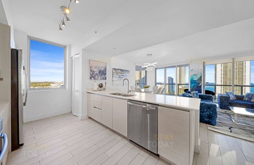 Hallandale Beach Condo | ★OCEANSIDE ESCAPE 3BD/3BA VIP-TOWER OF BCHWLK - 25 min to MAJOR INTERNATIONAL SPORTING EVENT!