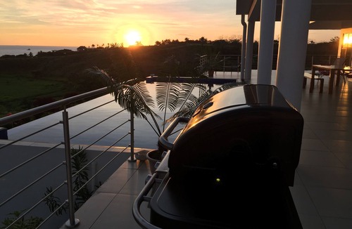 Sapphire Bay Villa | Oceanview Infinity Pool Villa - Sleeps 12 to 14 - Next to Love Island Season 8