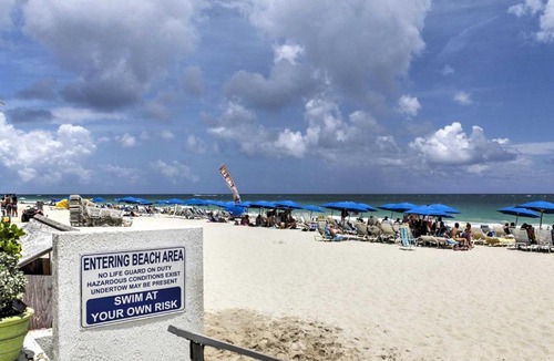Galt Mile Apartment | Oceanview on SAND located in Ocean Manor Resort Fort Lauderdale Beach 2 bed 2 bath spacious corner unit partial ocean view