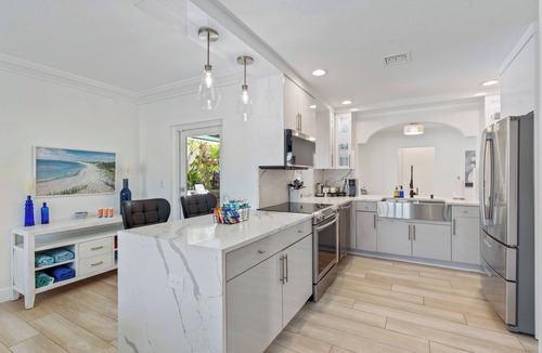 Survey Creek House | Palm Breeze Oasis - Heated Pool, Steps to The Lake, Very Close to The Park!