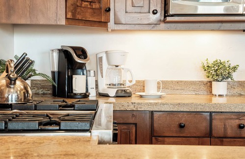 North Park City Condo | Park City Silver Star Community - Private Hot Tub, Club House & Year-Round Recreation! Ski In- Out !