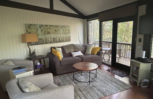 Big Canoe Cabin | "PEACE IN A POD" CHARMING 2-Bdrm cabin right in the middle of Big Canoe!
