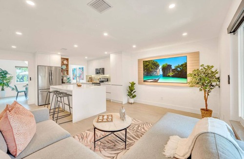 Plantation House | Peace, Pool, Golf & Sunshine 15 Min to Beach
