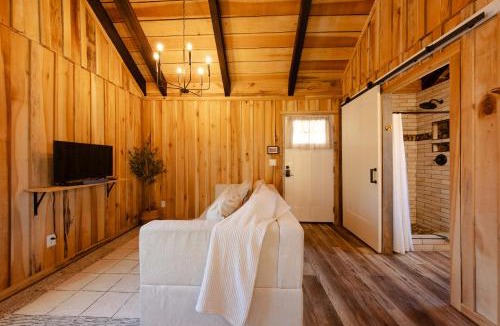 Smithville House | Peaceful Creekside Tiny Cabin, Family Adventure Near Waterfalls