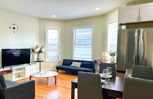 Everett Apartment | Peaceful, modern 3BR Home Near Encore Casino, 12min to Boston