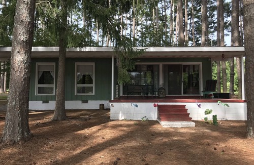 Athens House | Peaceful River Hideaway