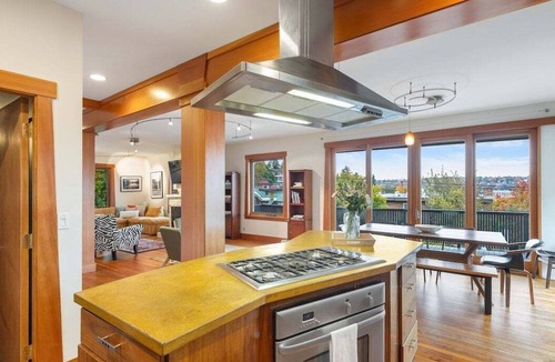 Lower Queen Anne House | Perch - Aloha View Retreat w/parking & Space Needle Glow!
