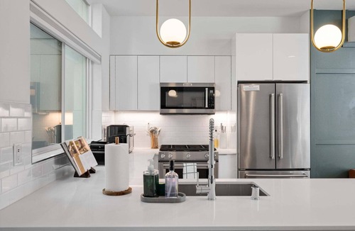 Broadway House | Perch - Capitol Luxe Eight: Walk Score 96! Heart of Capitol Hill