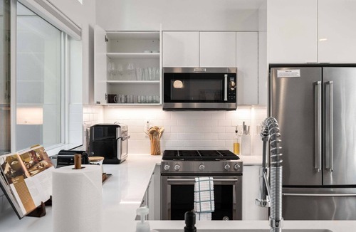Broadway House | Perch - Capitol Luxe Eight: Walk Score 96! Heart of Capitol Hill