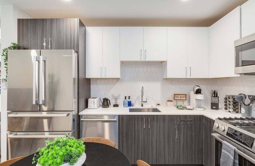 Broadway House | Perch - Howell Haven 33: Pet-Friendly Urban Haven in Historic Capitol Hill