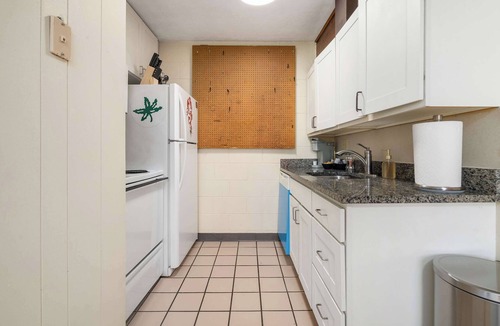 University District Apartment | Perfect Entertainment Space near The Shoe