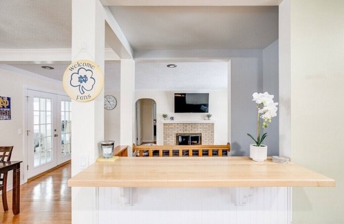 Wooded Estates House | Perfect ND Weekend Space <> 10 Min Walk to Campus