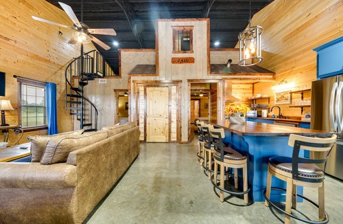 Golden House | Pet-Friendly Eagletown Home ~ 3 Mi to Kayaking!