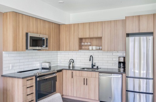 Squire Park Apartment | Pet-Friendly First Hill Jr 1BR w/Gym, Roof Lounge & W/D, by Blueground