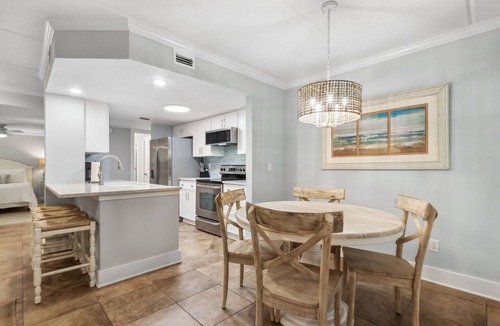 Amelia City House | Pet Friendly | Ground Level Sailmaker Villa | Private Covered Patio | Close to Pool