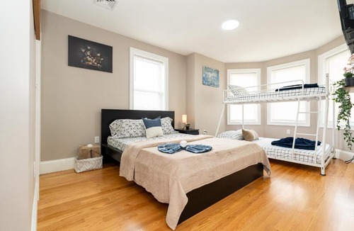 Codman Square Apartment | Pet-Friendly Modern 3BR 1st-floor Apt Boston - Easy Franklin Park & Red Line Access 5581