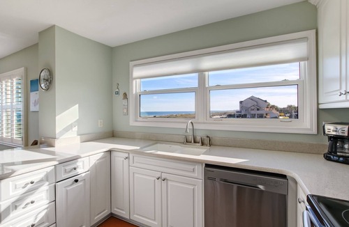 Amelia City House | Pet Friendly | Oceanfront Sailmaker Townhome | Updated Kitchen | Purchasable Summer Beach Club Access