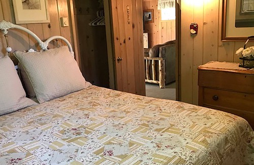 Egg Harbor Cottage | Pet Friendly Private Cottage on 10 Acre Farm in Fish Creek