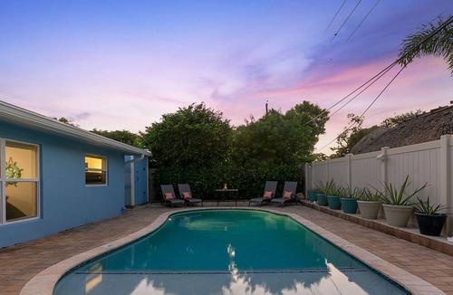 Santa Barbara Estates House | Pineapple NEW LISTING! BEACH HOUSE HEATED POOL & HOT TUB, WALK TO BEACH!!