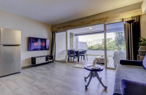 Faaa Apartment | Premium Studio, Nearby Airport, Fast Wifi & Pool