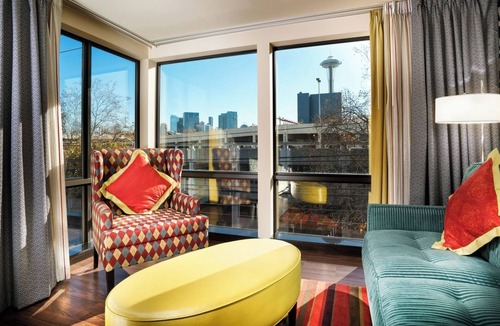 Lower Queen Anne Hotel | Prima Donna 2 King Jr Suite - Staypineapple, The Maxwell Hotel, Seattle Center