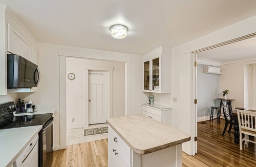 Lower Queen Anne House | Prime Location walk to attractions w Free Parking