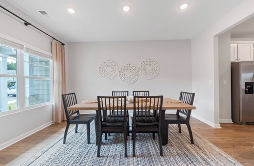 Eatonton House | PRIME Masters Tournament Rental, close to dining and shopping, lake front