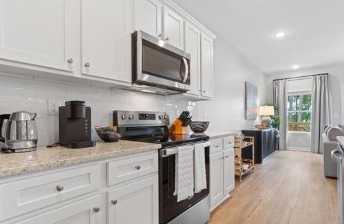 Eatonton House | PRIME Masters Tournament Rental, close to dining and shopping, lake front