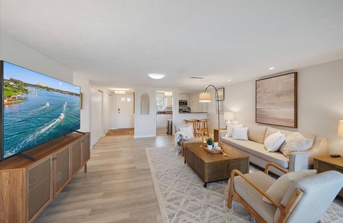 Southgate House | Pristine Private Pool Retreat Minutes to Siesta & Downtown Sarasota!
