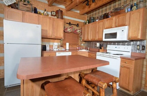 Smoky Mountains Cabin | Private 3 Bedroom Cabin On Mountain Stream Sleeps 10 Hot Tub Jacuzzi Fireplace Pool Table Kitchen
