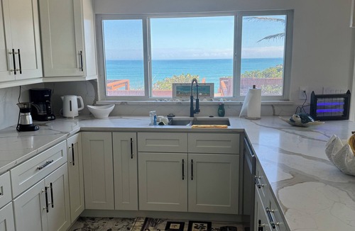 Melbourne Beach House | Private Beach & Ocean Views! Modern 2 bedroom house in Melbourne Beach, FL
