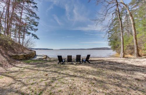 Waterloo House | Private Dock & River Views: Modern Gem in Waterloo