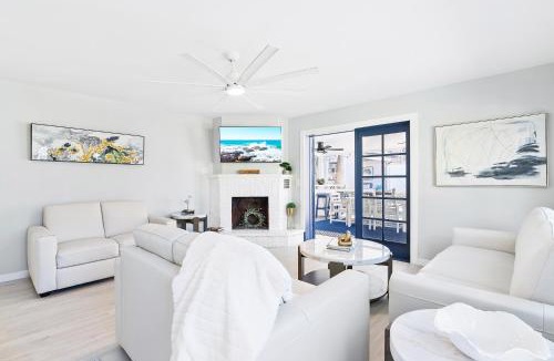 Siesta Key Village House | Private Heated Pool - 100 Steps to Beach Access - 5-min walk to Siesta Key Village