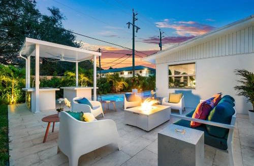 Tequesta House | Private Heated Pool & Spa Designer By the Beach