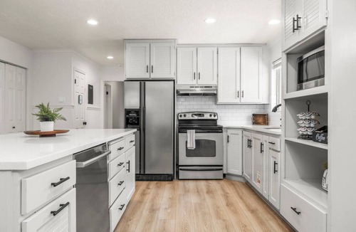 Lakeview House | Private Indoor Pool/HT - Sleeps 16 - Game Room
