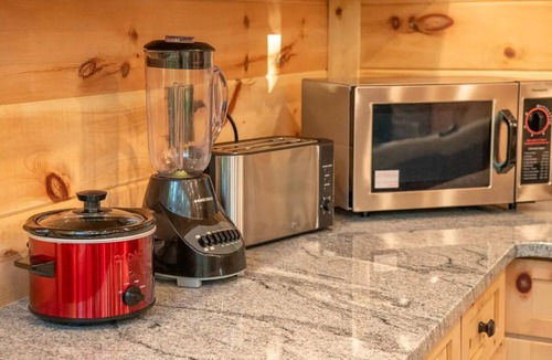 Smoky Mountains Cabin | Private Modern 2BR Treehouse + Views, Hot tub, Firepit, and POOL!