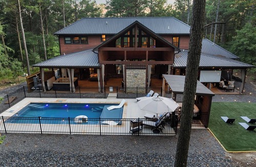 Hochatown Cabin | Private Pool Cabin | Swim In Movie Nights | Cabana