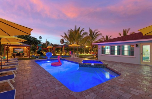 Palma Sola House | Private Splash Pad, Pickleball, Htd. Pool, Hot Tub