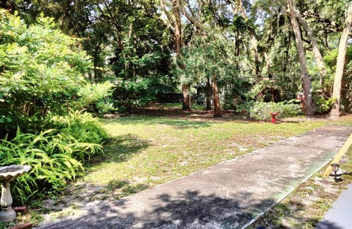 Amelia City Apartment | Quiet Duplex. Walking distance to the Famous Amelia Concours d`Elegance