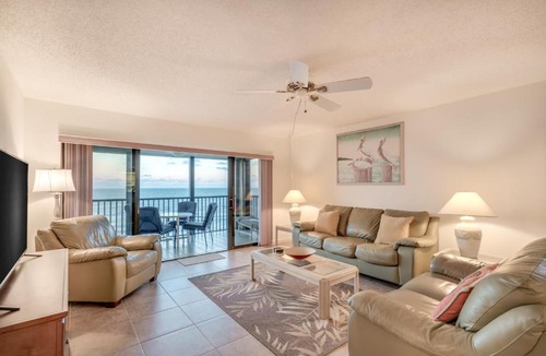 Indian Rocks Beach Apartment | Reflections on the Gulf 504, Sleeps 6, 2 Bedroom, Gulf Front, Pool, Spa