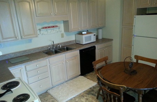 Pinetown House | Relatively Secluded Location Yet Only 10 Minute Drive To Pubs And Restaurants.
