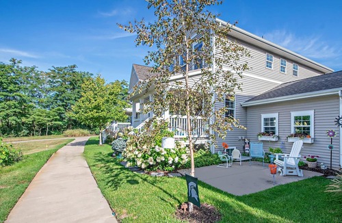 Benton Harbor House | Relax at Beachwood Bliss - Enjoy your Lake Michigan Retreat!