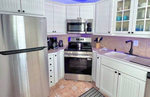 Harbor Village Condo | Relax & Unwind – Walk to the Beach from This 2BR -2BA with Pool and fishing dock