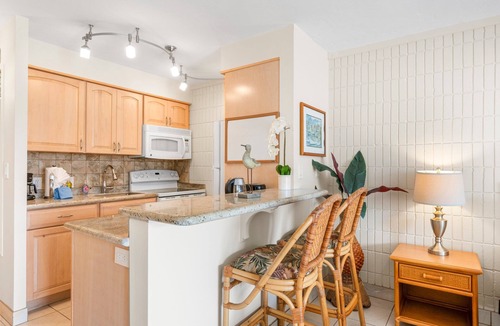 Historic Lahaina Front Street Apartment | Relaxing Mountain View Studio – Lahaina Shores