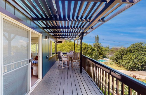 Kihei Cottage | Remodeled cottage with AC, ocean views, yard & lanai - near beach, golf & dining