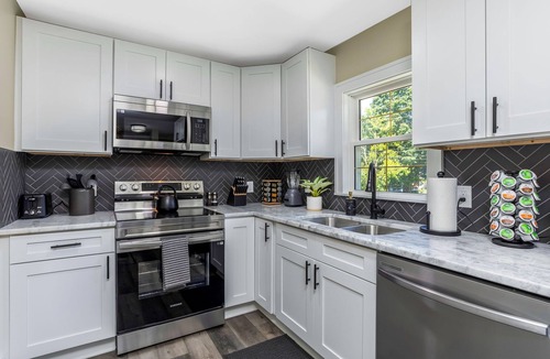 Central Clintonville House | Remodeled second-floor home in Columbus' central Clintonville - close to it all!
